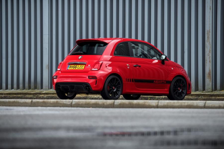  Abarth 595 Competizione (312) 2016 года  (UK) (фото 22 из 25)